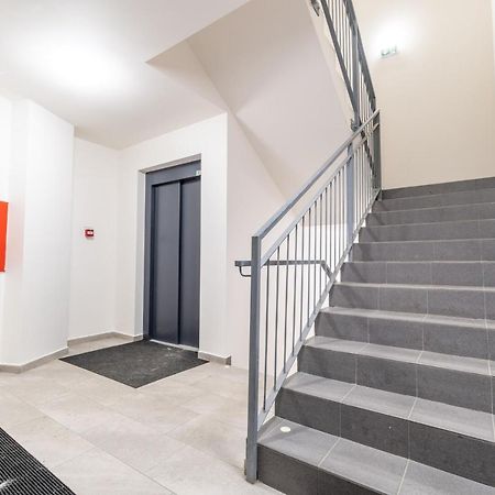 Brand New Two Room Apartment #26 With Free Secure Parking Close To Center Prague Luaran gambar