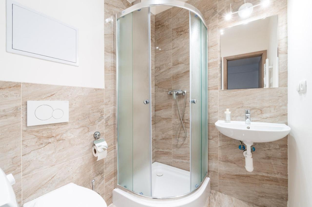 Brand New Two Room Apartment #26 With Free Secure Parking Close To Center Prague Luaran gambar