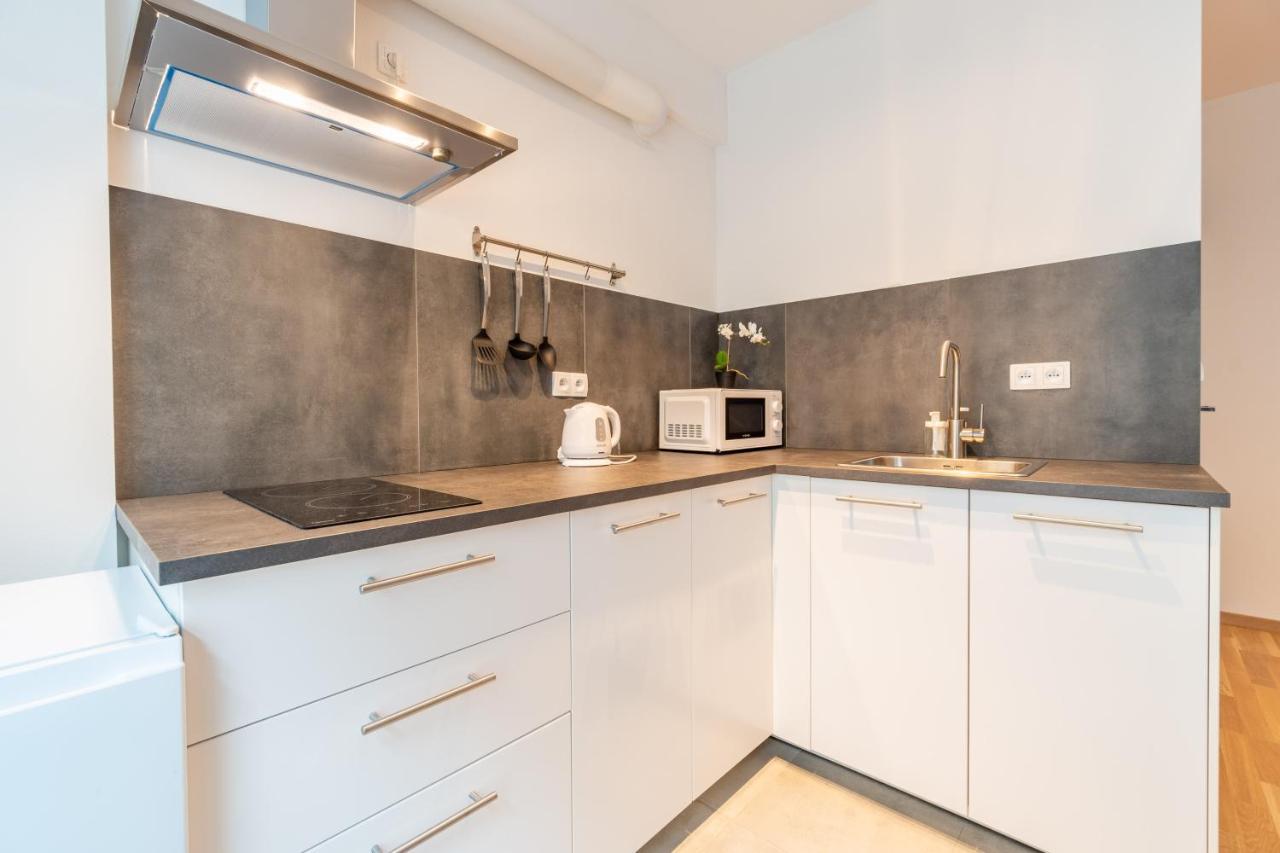 Brand New Two Room Apartment #26 With Free Secure Parking Close To Center Prague Luaran gambar