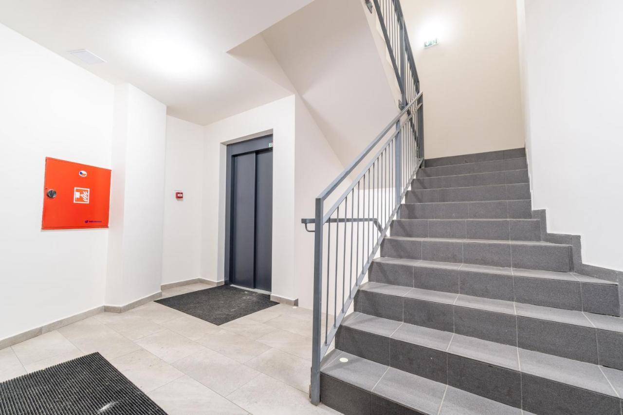 Brand New Two Room Apartment #26 With Free Secure Parking Close To Center Prague Luaran gambar