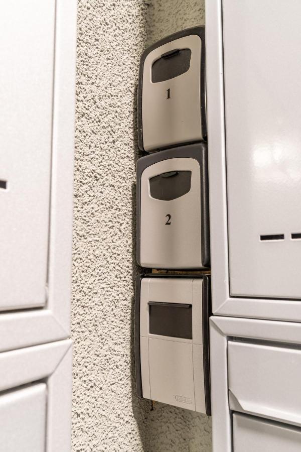 Brand New Two Room Apartment #26 With Free Secure Parking Close To Center Prague Luaran gambar