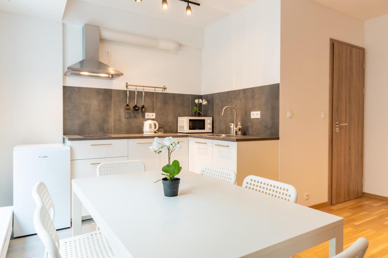 Brand New Two Room Apartment #26 With Free Secure Parking Close To Center Prague Luaran gambar